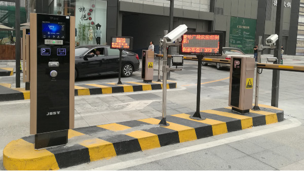 安防监控公司解析人工智能停车场管理系统停车0等待